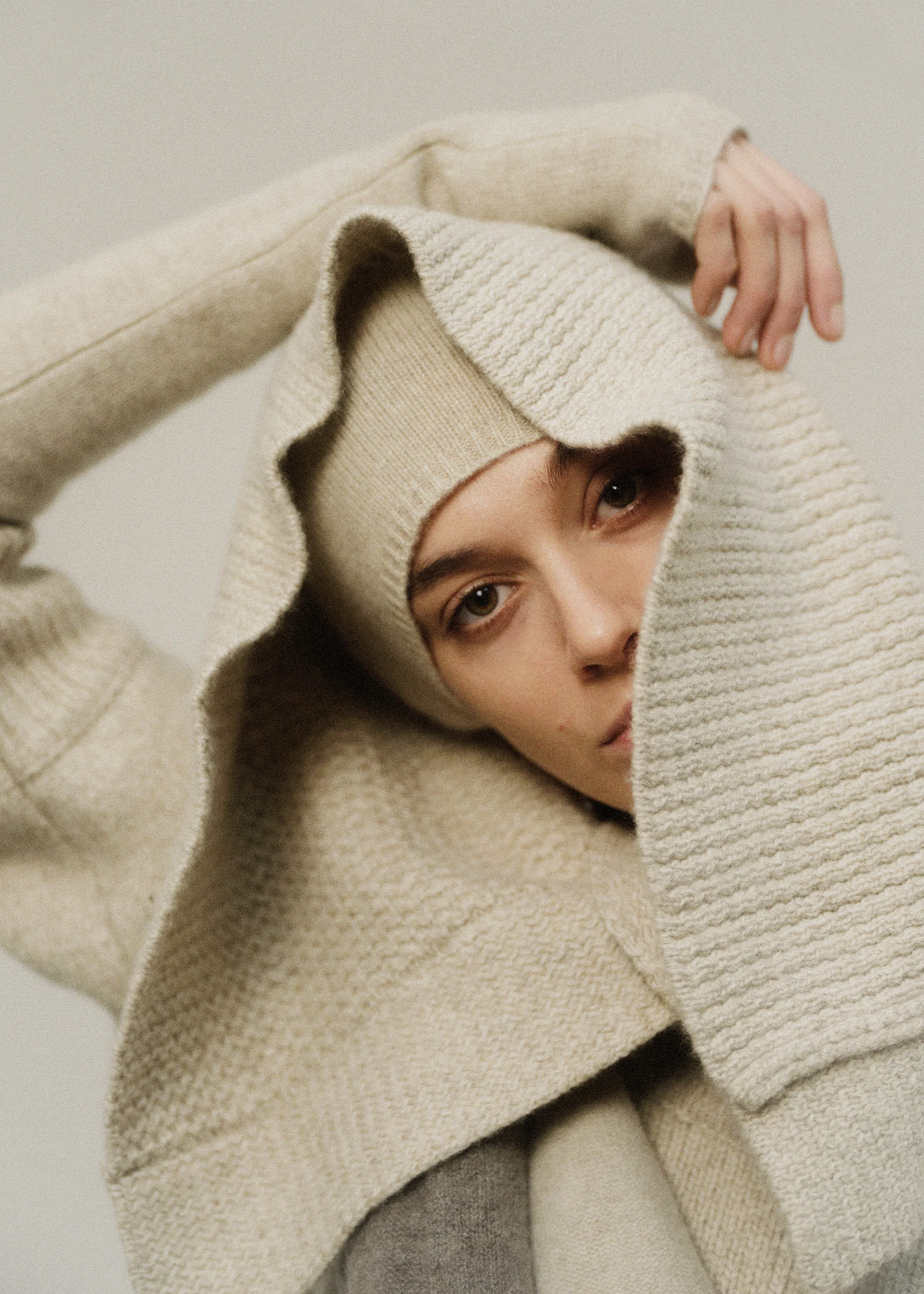 Beanie in Cashmere - Ivory Melange - Image 2